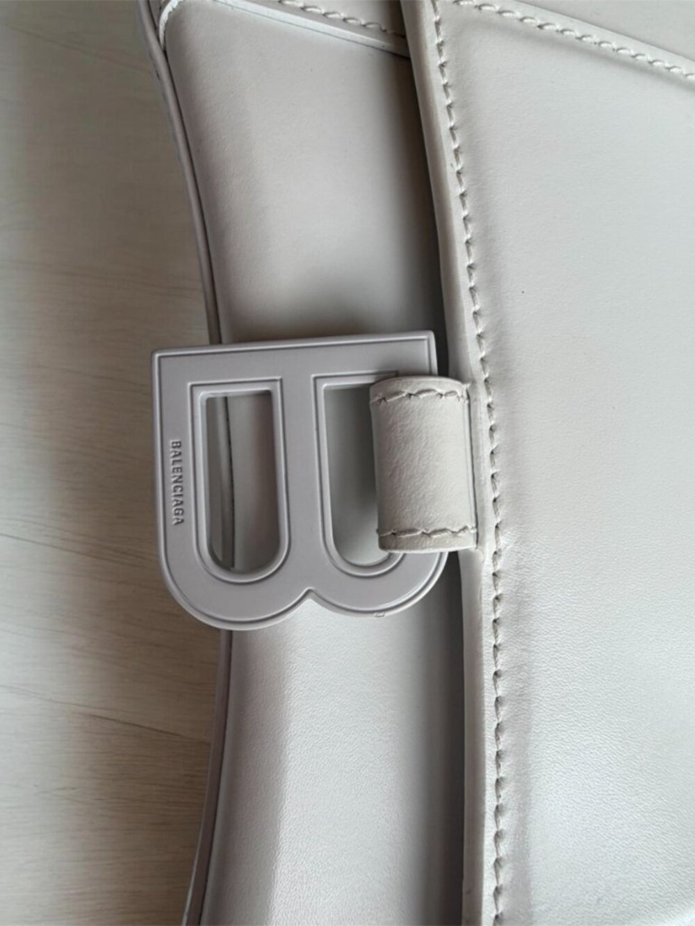 BALENCIAGA "Hourglass" SMALL - Picture 7 of 10